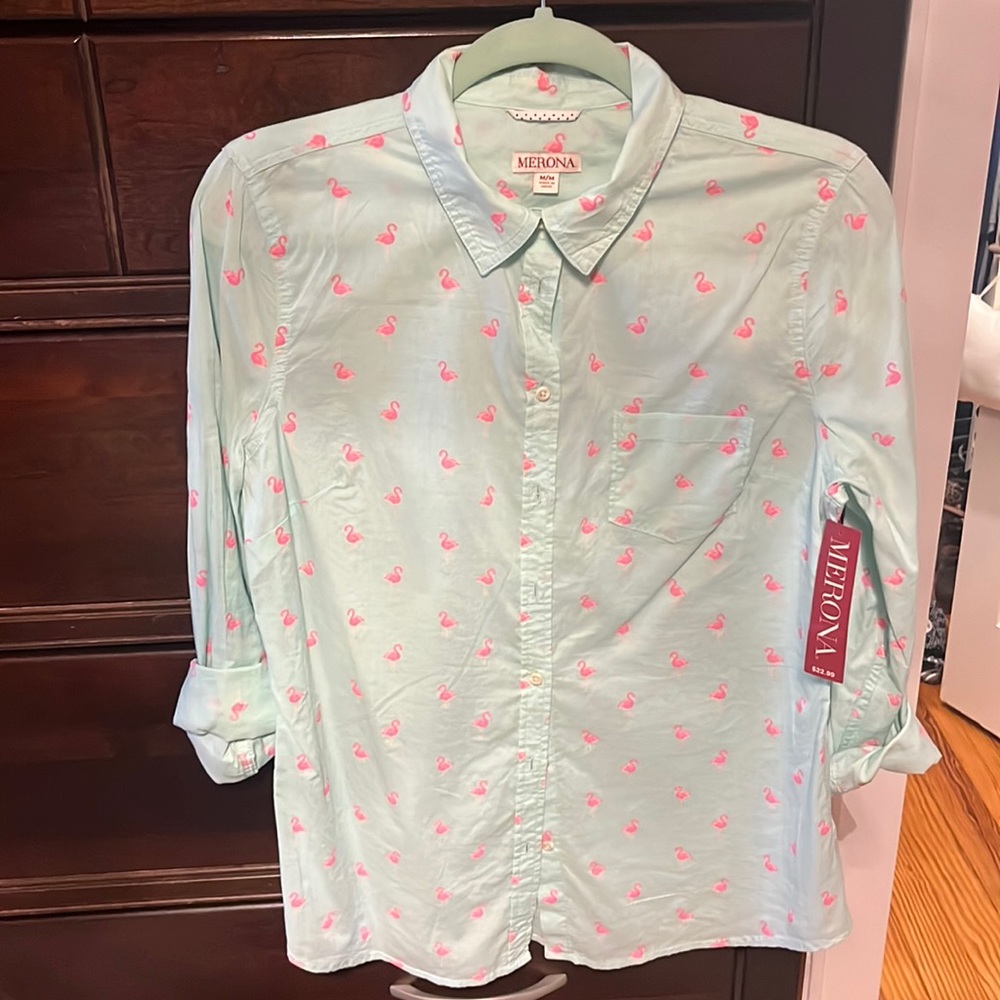 Super cute flamingo blouse!! Light turquoise with hot pink flamingo design.